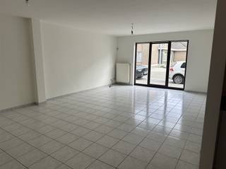 Appartement confortable au rez-de-chaussée près de la gare d'Audenarde.Cet appartement dispose d'un espace de vie spacieux, d'une cuisine équipée,...