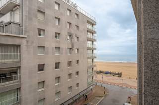 Res. Palace. Appartement magnifiquement rénové situé dans la résidence Palace, très bien située entre Kustlaan et Zeedijk, près de la...