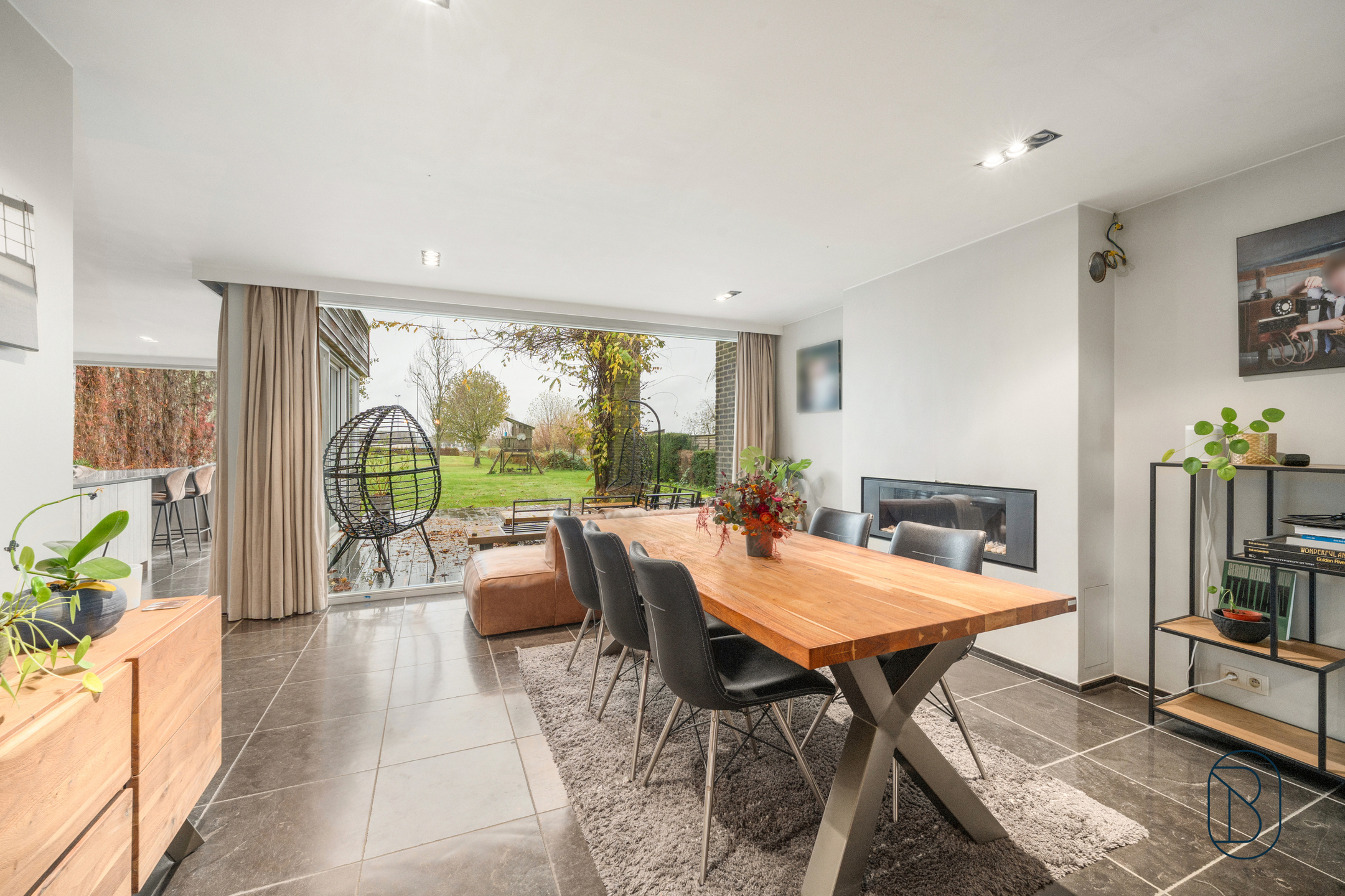 Stijlvolle gerenoveerde woning met loods in Zwevegem - foto 2