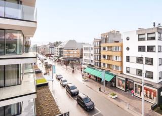 This bright new-build apartment on Park Avenue offers a unique living experience in the heart of Koksijde. Thanks to its three-facade architecture, you can enjoy maximum light and a spacious feel. The generous terraces allow you to enjoy the sun to the fullest and offer a side view of the sea on Zeelaan.<br /><br />Layout: entrance hall | southwest-facing living room opening onto a sunny corner terrace | open, fully equipped kitchen | first storage room with connection for washing machine | spacious night hall | separate toilet | bathroom with walk-in shower, second toilet and washbasin in cabinet | first full bedroom | second full bedroom | second shower room with walk-in shower and washbasin in cabinet | terrace at the rear, accessible from both bedrooms.<br /><br />Each unit is finished with high-quality materials and is completely energy efficient, thanks to an individual geothermal heat pump, underfloor heating, and a D-ventilation system. In addition, the home automation system allows you to control lighting and heating remotely.<br /><br />The purchase of a parking space with storage is mandatory.<br /><br />Living in Park Avenue means luxury and comfort in a prime location.<br /><br />Purchase at 6% VAT possible! Contact us to see if you are eligible for the 6% VAT rate!