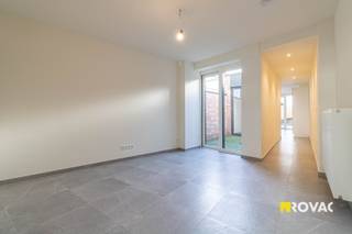 Deze instapklare woning ligt in centrum Ingelmunster vlakbij bakker, slager en tal van andere handelszaken. De woning werd van kop tot...