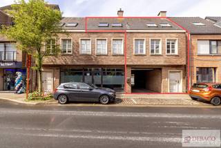 Ruime bel-etage met 4 slaapkamers in centrum Herentals!Deze ruime bel-etage is op het gelijkvloers voorzien van een inkomhal met bergruimte en een...