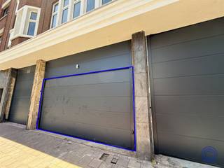 Informatie staanplaatsRuime en veilige staanplaats van ca. 12,5 m² (2,50x5,00) met oplaadstation voor elektrische voertuigen  in een afgesloten...