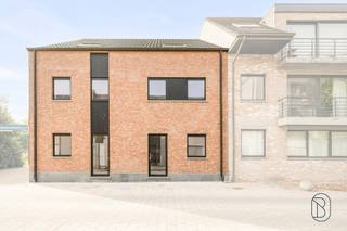 Deze energiezuinige nieuwbouw (koop nog aan 6% BTW!) met carport (wordt nog geplaatst) is afgewerkt met kwalitatieve materialen en biedt mooie,...