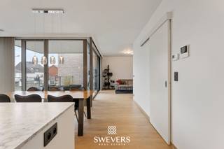 Voor uitgebreide info en foto’s, surf naar www.SWEVERS.be! – Instapklaar, trendy en stijlvol, piekfijn afgewerkt, ideaal gelegen,… en zo kunnen we...
