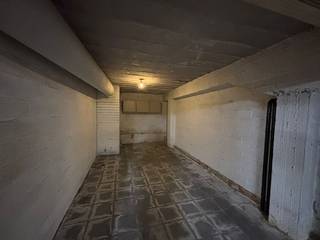 Garage fermé à vendre à Blankenberge. Entrée par portail électrique, Graaf Jansdijk. Le box de garage est situé près du Zeedijk et est très...