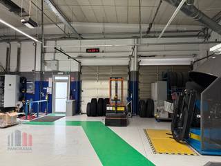 Entrepôt d’une superficie de 804 m² avec 150 m² de bureaux, implanté sur un terrain de 1.461 m², à vendre.Idéalement situé à seulement 2 km de...