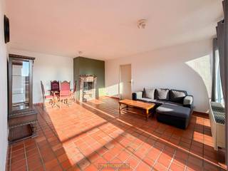 Charmant APPARTEMENT / BIEN DE RAPPORT avec grande TERRASSE ORIENTÉE SUD, idéalement situé à RenaixCe lumineux appartement 1 chambre est situé à deux...