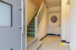 Deze rijwoning is gelegen vlakbij centrum Sint-Eloois-Winkel met zijn talrijke voordelen: school, winkels, horeca, supermarkt, ...De woning is vrij...