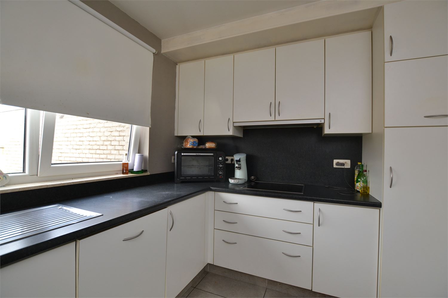 RUSTIG GELEGEN DUPLEXAPPARTEMENT MET 3 SLAAPKAMERS, TERRAS, GARAGE EN AUTOSTAANPLAATS - foto 5