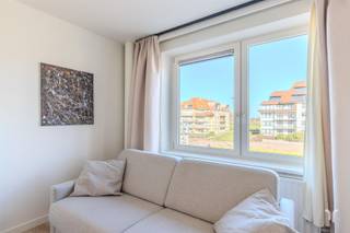 Dit volledig gerenoveerd appartement in het hart van Nieuwpoort is de perfecte combinatie van stijl, comfort en een ideale ligging.De...