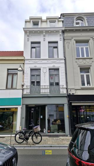 Deze opbrengsteigendom is gelegen in de Driekoningenstraat  in Oud-Berchem.De gelijkvloerse verdieping is verdieping wordt gebruikt als kantoor,...