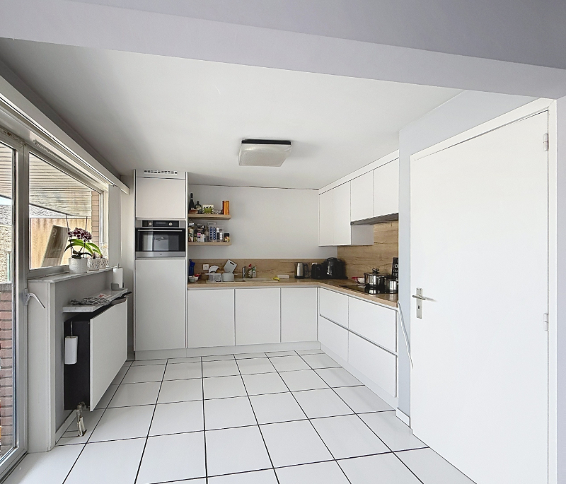 Lichtrijk appartement met 2 slaapkamers + garage - foto 4
