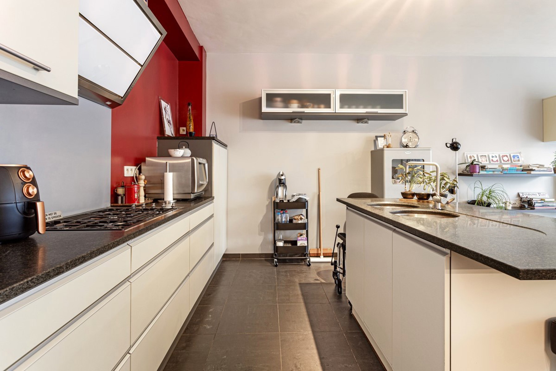 Appartement met 2 slaapkamers, terras en kelder - foto 5