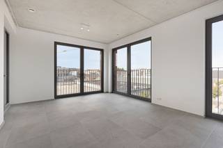 <p>2-slaapkamer appartementen te Antwerpen</p><p>Via de inkomhal komt u terecht in de ruime en lichtrijke leefruimte kom je in de open keuken die alle nodige hedendaags comfort omvat. <br />Hiernaast zijn er 2 (tot 3) slaapkamers, een badkamer met douche, aansluiting voor wasmachine/droogkast en een aparte toilet.</p><p>Mogelijkheid tot het huren van een ondergrondse autostaanplaats en/of berging.<br />2-slaapkamer appartementen te Antwerpen</p><p>Via de inkomhal komt u terecht in de ruime en lichtrijke leefruimte kom je in de open keuken die alle nodige hedendaags comfort omvat. <br />Hiernaast zijn er 2 slaapkamers, een badkamer met douche, aansluiting voor wasmachine/droogkast en een aparte toilet.</p><p>Mogelijkheid tot het huren van een ondergrondse autostaanplaats en/of berging.</p><p>Troeven:<br />·Nieuwbouw<br />·Lift<br />·Vloerverwarming<br />·Zonnepanelen<br />·Fietsenbergingen</p><p>Ons project ligt in het hart van Antwerpen waardoor u toegang heeft tot alle voorzieningen, winkels, restaurants, scholen, openbaar vervoer,....</p><p>Kosten 190 € (gemeenschappelijke kosten, verwarming, warm water, verzekering, beheerskosten).</p><p>Voor meer informatie en prijzen, neem contact met ons op 03/283 06 06 of info@reant.be.<br />*Foto's kunnen afwijken van de werkelijkheid (indeling). Let op: geen meubilair.</p><br /><br />