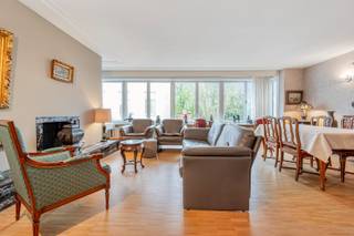 Dit knap appartement gelegen op de tweede verdieping (met lift) kent een bewoonbare oppervlakte van ca 120m2 en is instapklaar. Het appartement...