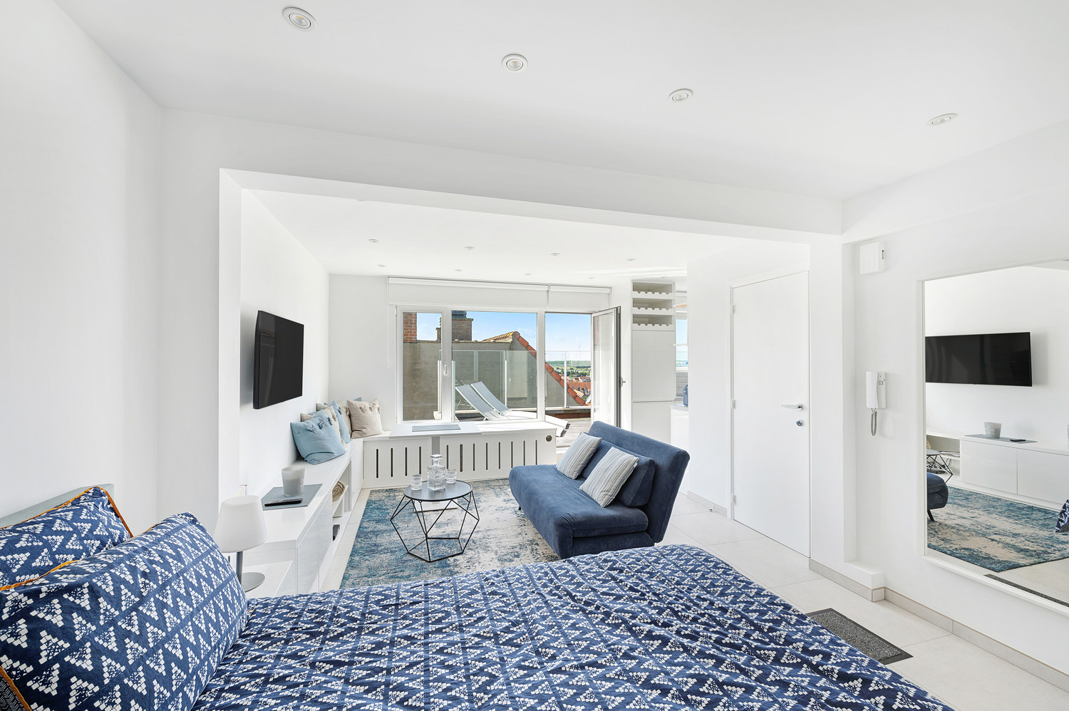 Stijlvol gerenoveerde studio met groot terras en panoramisch uitzicht - foto 1