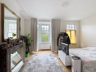 Place Communale de Saint-Gilles: Wij bieden u dit mooie karakteristieke appartement van +/- 70 m² aanGelegen op de 3e verdieping zonder lift:-...