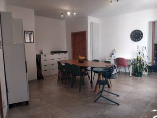 Deze prachtige rijwoning in Lokeren is de perfecte plek voor een gezin. De woning heeft een gezellige woonkamer, een keuken met eetplaats. Met 3...