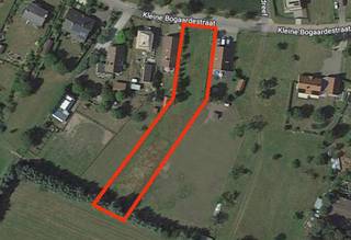 Bent u op zoek naar een locatie met grote tuin en/of weide voor uw dier? Ziet u op tegen verbouwingswerken? Mis deze kans niet!Op dit ZUIDGERICHT...