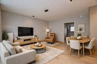 In het stadscentrum van het prachtige Nieuwpoort vindt u dit piekfijn appartement terug (55m² +11m² terras). Het appartement maakt deel uit van...