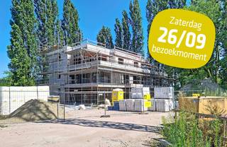 Geniet NU van de BTW-verlaging en bespaar circa 38.000 euro bij aankoop van dit appartement !<br />Residentie Vici is gelegen in de Stationsstraat en residentie B bevat 8 appartementen, gelegen vlakbij de oude spoorwegbedding.<br />Eyecatcher van het project wordt de prachtige groene binnentuin. Centrale ligging in het hart van Sijsele op fiets-en wandelafstand van scholen en supermarkten. <br /><br />Appartement 57B0002 is een mooi 1 kamerappartement op het gelijkvloers. Mooie leefruimte met open keuken, 1 ruime slaapkamer, ingerichte badkamer met douche en lavabomeubel, berging en wc.<br />Zongericht terras van 26 m² en bijkomend privétuintje van 20 m².<br />Zeer energiezuinig met zonnepanelen, lucht-water warmtepomp en vloerverwarming.<br /><br />Dit appartement wordt volledig afgewerkt aangeboden waarbij je zelf nog je eigen afwerking kan kiezen. <br />Bovengrondse garagebox mee aan te kopen. <br /><br />Bij Durabrik ben je zeker van een vaste prijs.<br />Heb je vragen? Contacteer dan je bouwadviseur via 0475 98 89 02 of mail naar vincent.sohier@durabrik.be.<br /><br />Download de brochure via https://durabrik.immo/sijsele-stationsstraat<br />* Beelden en oppervlaktes zijn indicatief.
