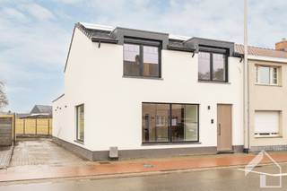 Cette maison récemment rénovée avec des matériaux de haute qualité est située à proximité du centre de Nijlen et de plusieurs magasins et écoles...