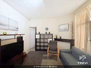 <p><strong>BRUSSEL, op een steenworp van het Koninklijk Park, appartement met 1 slaapkamer van ±52 m² gelegen op de 2e verdieping van een gebouw met lift. Het appartement bestaat uit: inkomhal, afzonderlijk toilet, opbergkasten, woonkamer van ±16 m², ingerichte keuken met gasfornuis, slaapkamer van ±16 m² met aangrenzende doucheruimte en wasruimte. Kosten: 200€/maand (gemeenschappelijke delen, verwarming en verzekering). EPC: G. Beschikbaar vanaf 01/11/2026.</strong></p>
<p> </p>
<p><u>Op de 2e verdieping met lift:</u></p>
<ul>
<li>Inkomhal</li>
<li>Toilet</li>
<li>Opbergkasten</li>
<li>Living ±16 m²</li>
<li>Ingerichte keuken met gasfornuis</li>
<li>Slaapkamer ±16 m² met aangrenzende doucheruimte en wasruimte</li>
</ul>
<p> </p>