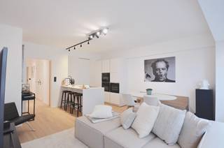 Volledig gerenoveerd appartement met een mooi zeezicht gelegen tussen het Driehoeksplein en Albertplein. Het appartement is stijlvol...