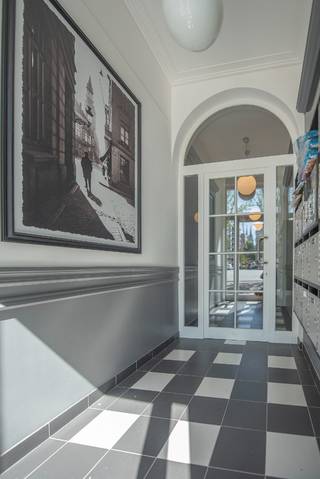 Prachtig gerenoveerd 3-slaapkamer-appartement op de 3de verdieping in een iconisch gebouw "Residentie Albion Palace" in het bruisende centrum...