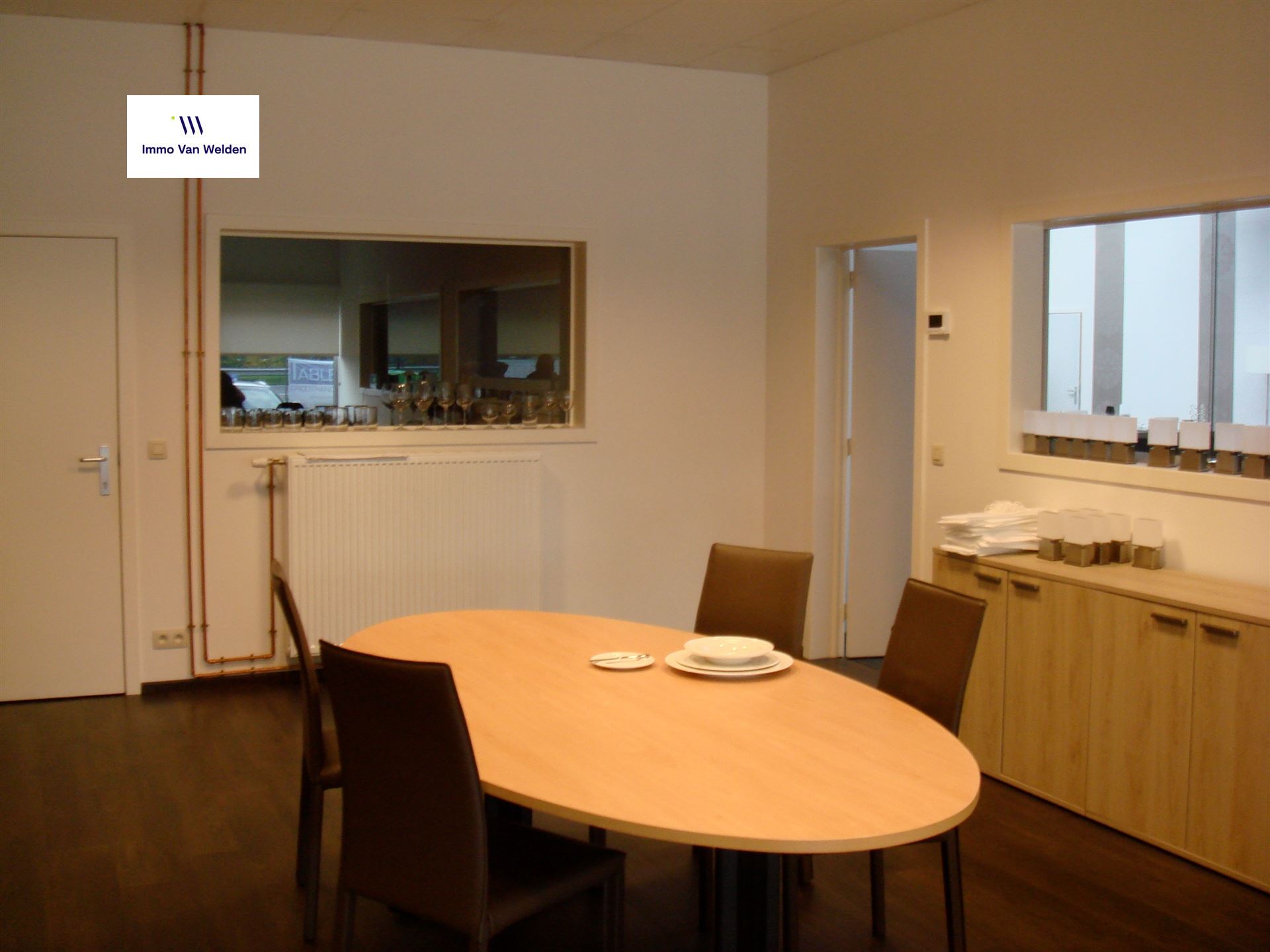 Bedrijfsgebouw langsheen N60 te Oudenaarde - foto 1