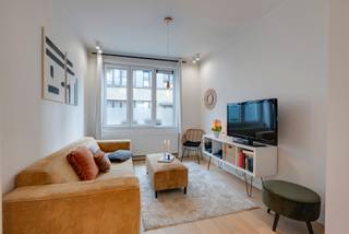 Welkom in de De Winterstraat, waar de naam misschien koel klinkt, maar het leven niet warmer kon aanvoelen… In dit compacte, lichtrijke...