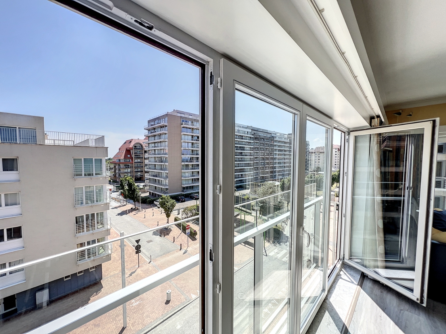 Appartement met zijdelings zeezicht te Nieuwpoort-Bad. - foto 3