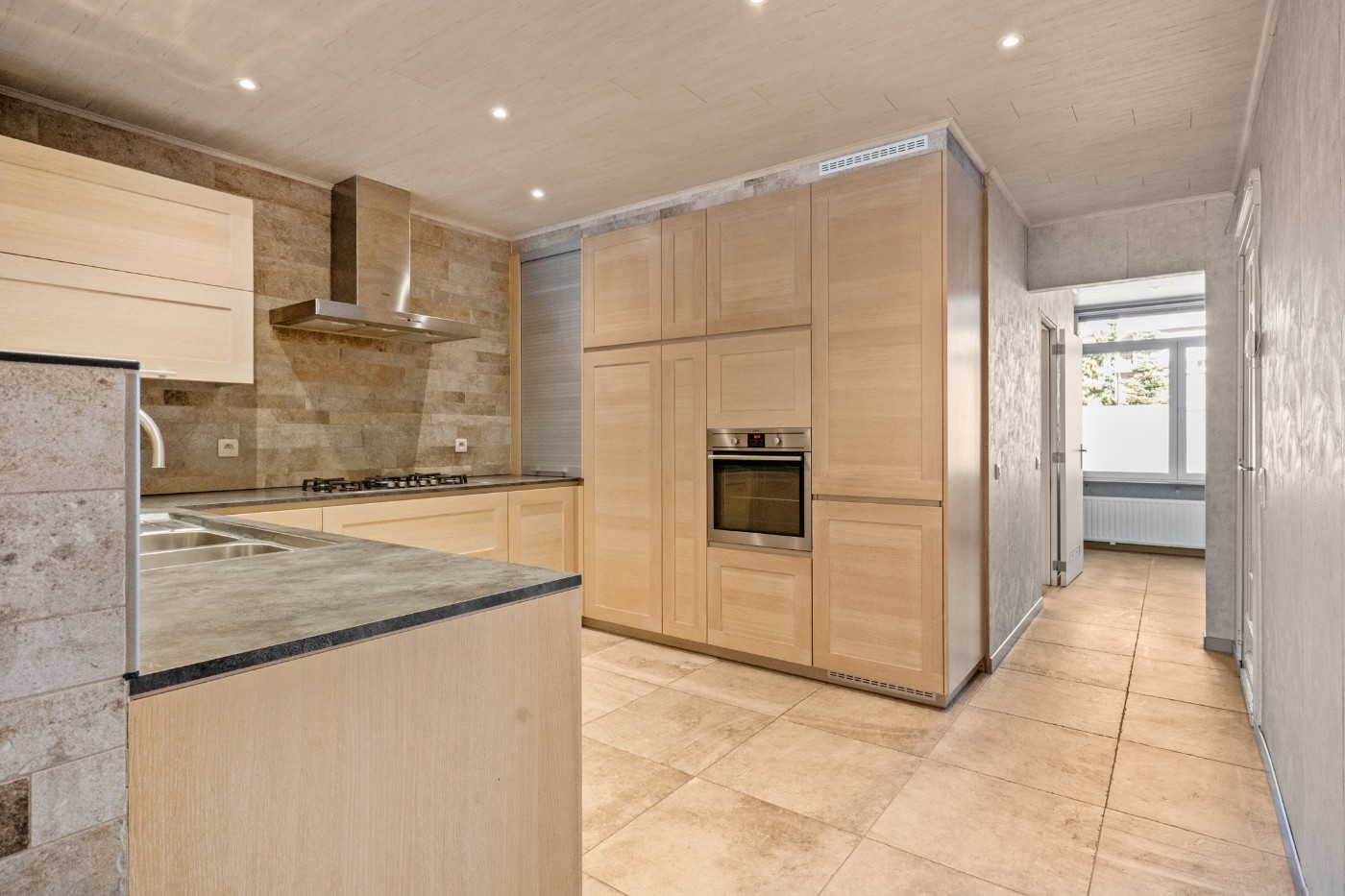 Instapklare woning in hartje Putte (Kapellen) met 3 garages, waarvan 2 ideaal als atelier, en een zonnige zuidgerichte tuin - foto 5