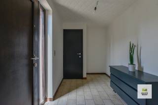 Vrijstaande woning op 700m2 met 3 slpk en zonnige tuin in doodlopende wijk te centrum Wingene. Op een kleine kilometer van de markt en centrum...