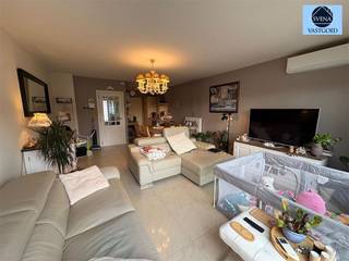 BEL APPARTEMENT DUPLEX DE 2 CHAMBRES À COUCHERPrix indicatif 275 000 eurosCet appartement très bien entretenu est situé au PREMIER ETAGE et dispose...