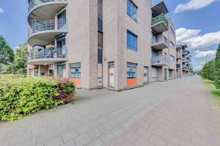 Commercieel gelegen hoekhandelspand: ideaal voor winkel/vrij beroeper - hoek Ter Heydelaan - Gallifortlei Deurne - 80m2 met 15 meter vitrines -...