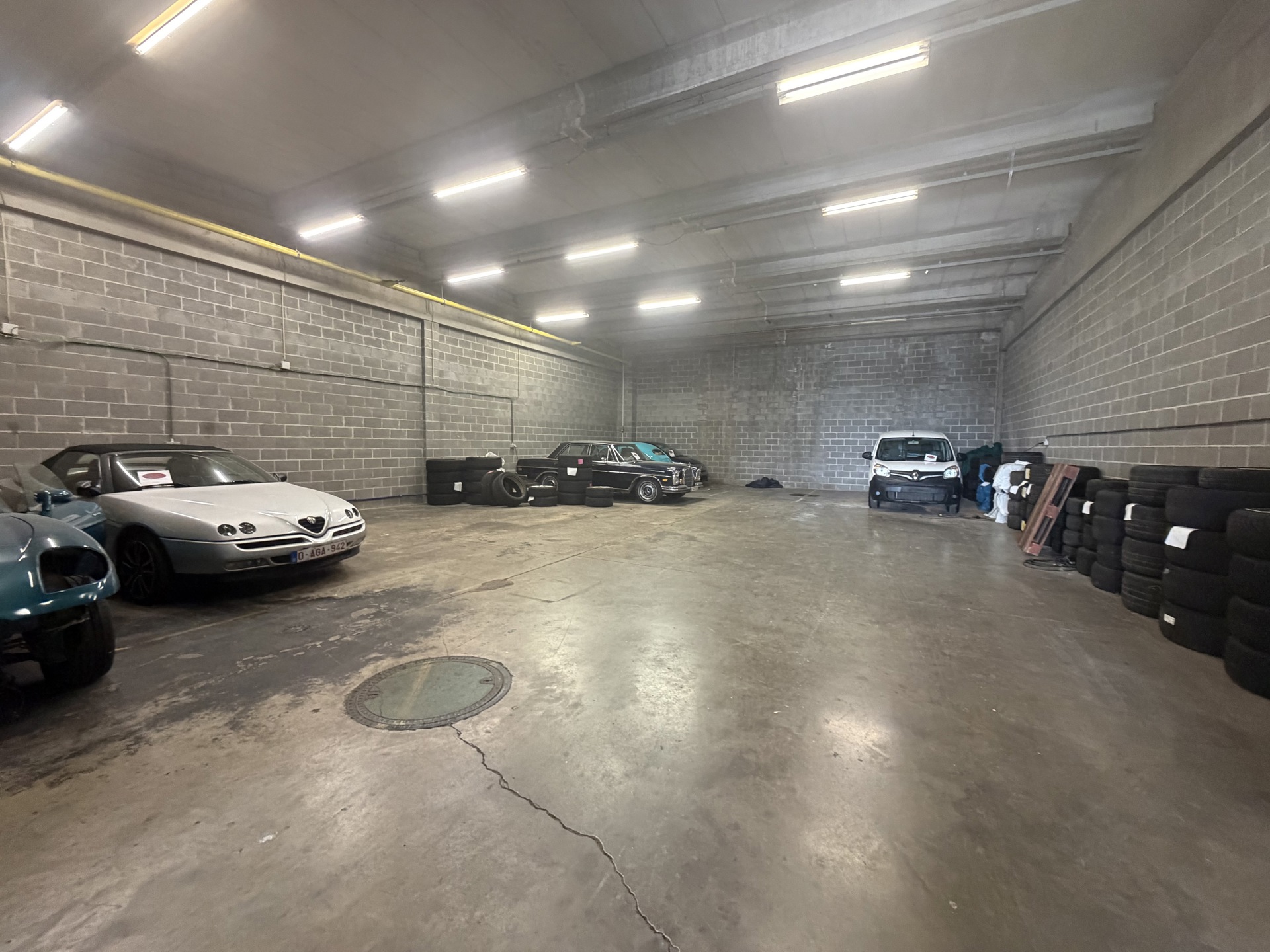 MAGAZIJN VAN 471 M² MET KANTOREN TE HUUR - foto 5