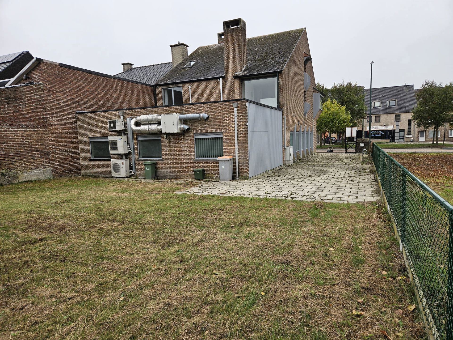 TE HUUR in Meeuwen: kantoor/commerciële ruimte - foto 3