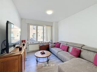 Leuke starterswoning met 3 à 4 slaapkamers én leuk terrasje en in het hartje van Blankenberge.<br /><br /><span><span><span><span><span><span><span><span><span><span><span><span><span><span>In een aangename straat, op wandelafstand van het centrum, winkels, openbaar vervoer en de Zeedijk, bevindt zich deze starterswoning met een interessante ligging in Blankenberge.</span></span></span></span></span></span></span></span></span></span></span></span></span></span><br /><span><span><span><span><span><span><span><span><span><span><span><span><span><span>Bij het betreden van de woning komt u terecht in een aangename leefruimte met aansluitend de keuken, de badkamer en het terras. </span></span></span></span></span></span></span></span></span></span></span></span></span></span><br /><span><span><span><span><span><span><span><span><span><span><span><span><span><span>Op de verdiepingen beschikt de woning over </span><span>3 à 4 volwaardige slaapkamers</span><span>, waardoor ze perfect geschikt is voor een gezin, een thuiswerkruimte of een extra hobby- of logeerkamer.</span></span></span></span></span></span></span></span></span></span></span></span></span></span><br /><span><span><span><span><span><span><span><span><span><span><span><span><span><span>Met een energielabel C</span><span> voldoet de woning aan de huidige energienormen, waardoor er geen renovatieverplichting van toepassing is.</span></span></span></span></span></span></span></span></span></span></span></span></span></span><br /><span><span><span><span><span><span><span><span><span><span><span><span><span><span>Deze eigendom vormt de ideale combinatie van een centrale ligging en een aangename buitenruimte, en is zowel geschikt als gezinswoning, tweede verblijf of opbrengsteigendom.<br /><br /><strong>INDELING:<br /><u><em>Gelijkvloers:</em></u></strong><br />Inkomhal - living (met zithoek en eetplaats) - keuken (O.a. met gasfornuis, dampkap, dubbele spoelbak, oven en vaatwasmachine) - badkamer (O.a. met lavabo, toilet, ligbad met geïntegreerde douche en voorzieningen voor wasmachine en droger) - leuk terrasje.<br /><br /><em><u><strong>Eerste verdieping:</strong></u></em><br />Nachthal - 2 ruime slaapkamers.<br /><br /><u><em><strong>Derde verdieping:</strong></em></u><br />Hal - 3de slaapkamer - 4de slaapkamer (Wordt momenteel gebruikt als berging).</span></span></span></span></span></span></span></span></span></span></span></span></span></span><br /><br /><u><span><span><span><span><span><span><span><span><span><span><span><span><span><span><strong>Opmerkingen:</strong></span></span></span></span></span></span></span></span></span></span></span></span></span></span></u><br />- Mobiscore: 9/10!<br />- Asbestveilige woning.<br /><span><span><span><span><span><span><span><span><span><span><span><span><span><span><span>- 3 à 4 volwaardige slaapkamers</span></span></span></span></span></span></span></span></span></span></span></span></span></span></span><br /><span><span><span><span><span><span><span><span><span><span><span><span><span><span><span>- Energielabel C (geen renovatieverplichting).</span></span></span></span></span></span></span></span></span></span></span></span></span></span></span><br />- Op wandelafstand van winkels, scholen en het openbaar vervoer.<br /><br /><span><span><span><span><span><span><span><span><span><span><span><span><span><span><span>Geschikt als gezinswoning, tweede verblijf of investering. A</span></span></span></span></span></span></span></span></span></span></span></span></span></span></span><span><span><span><span><span><span><span><span><span><span><span><span><span><span>arzel zeker niet om ons te contacteren voor een bezoek ter plaatse: 050/70.01.02 - info@centro.be.</span></span></span></span></span></span></span></span></span></span></span></span></span></span>