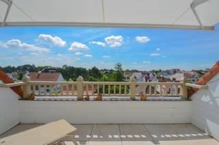 Stijlvol duplexappartement met zonnige terrassen en open zicht op de villa’s van het Zoute.Lichtrijk en perfect onderhouden duplexappartement,...