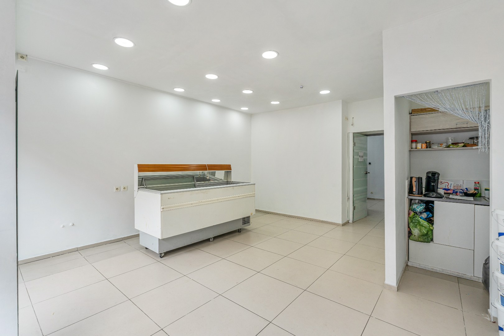 Commercieel uitstekend gelegen handelspand, 60m² - foto 4