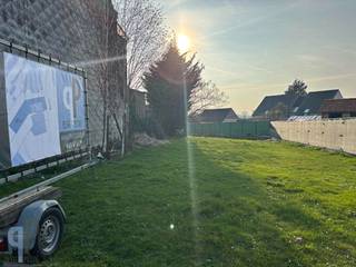 Aan de rand van centrum Zottegem, op wandelafstand van het station, vinden we deze bouwgrond, geschikt voor het optrekken van een halfopen...