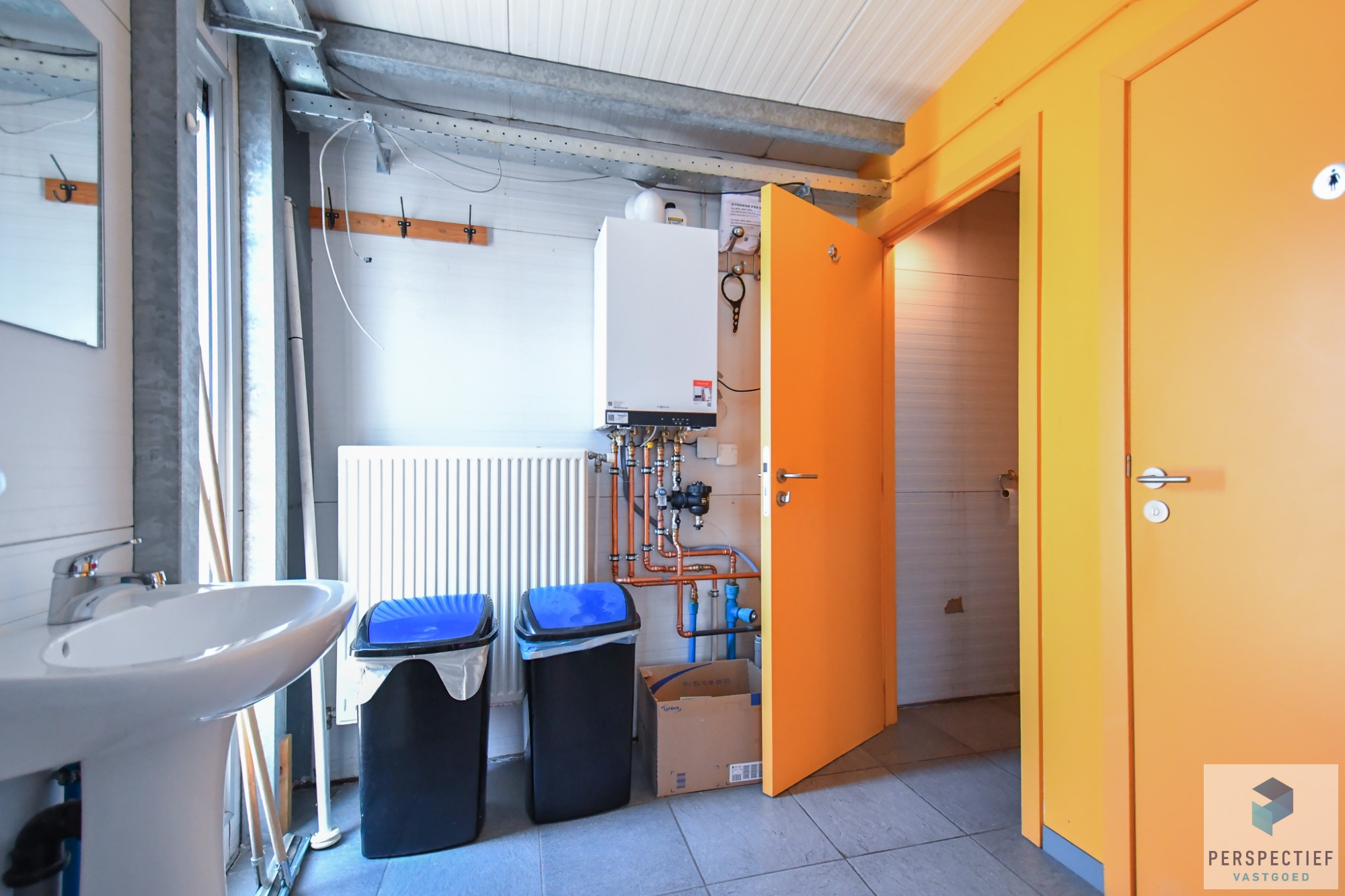 Handelsgelijkvloers en appartement te Adegem - foto 5