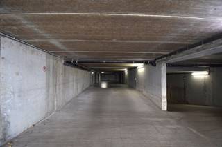 Ondergrondse parkeerplaats met een hoofdpoort te huur omgeving Centrum/ Station Gent-Sint-Pieters. Gem. Kosten 10 EUR/maand (forfait).Deze...