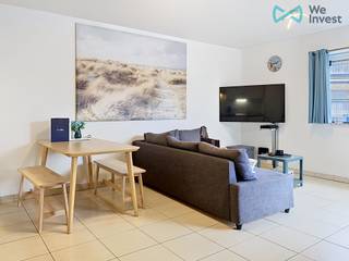 Ontdek dit verzorgde en instapklare 2-slaapkamerappartement, ideaal voor wie op zoek is naar comfort, functionaliteit en een centrale woonomgeving. <br />Door zijn zeer gunstige ligging geniet u op wandelafstand van de Japanse tuin, het Leopoldpark en Casino.<br /><br />De lichtrijke leefruimte sluit naadloos aan op de open keuken, wat zorgt voor een aangenaam en ruimtelijk gevoel.<br />Het appartement beschikt over twee volwaardige slaapkamers en een praktische badkamer uitgerust met een wastafel, douche en toilet. <br />Daarnaast is er een handige bergruimte in het appartement én een aparte private berging in de kelderverdieping voor extra opslagcomfort.<br /><br />Via de leefruimte heeft u toegang tot het aangename terras, waar u in alle rust kunt genieten van het buitenleven. Dankzij de aanwezige airconditioning geniet u het hele jaar door van een optimaal binnenklimaat. De onderhoudsvriendelijke vloer zorgt voor een warme en moderne uitstraling.<br /><br />Verder beschikt het gebouw over een lift en een gemeenschappelijke fietsenstalling. <br /><br />Extra troef: het appartement kan desgewenst gemeubeld worden verkocht, waardoor het perfect geschikt is als eigen woning, tweede verblijf of investering.<br /><br />Een comfortabel appartement met alle nodige voorzieningen binnen handbereik. <br />De verkoop van dit appartement geschiedt onder het stelsel van erfpacht.<br />De jaarlijkse erfpachtvergoeding is 100% fiscaal aftrekbaar (zowel particulieren als vennootschappen).<br /><br />Contacteer ons voor meer informatie of een bezoek ter plaatse: 0468/43 75 04.