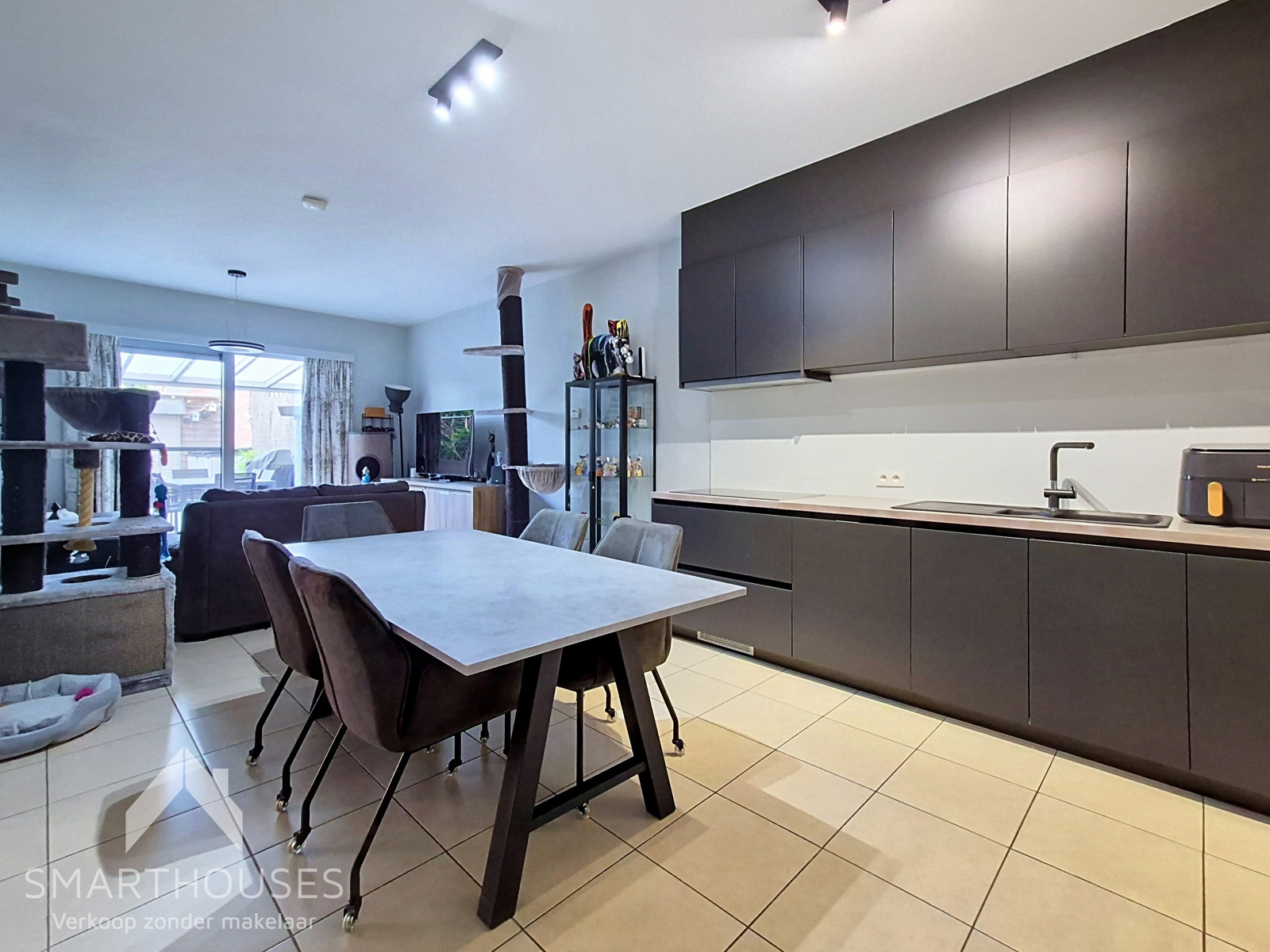 Gelijkvloers appartement met 2 slpks, buitenruimte en garage - foto 4