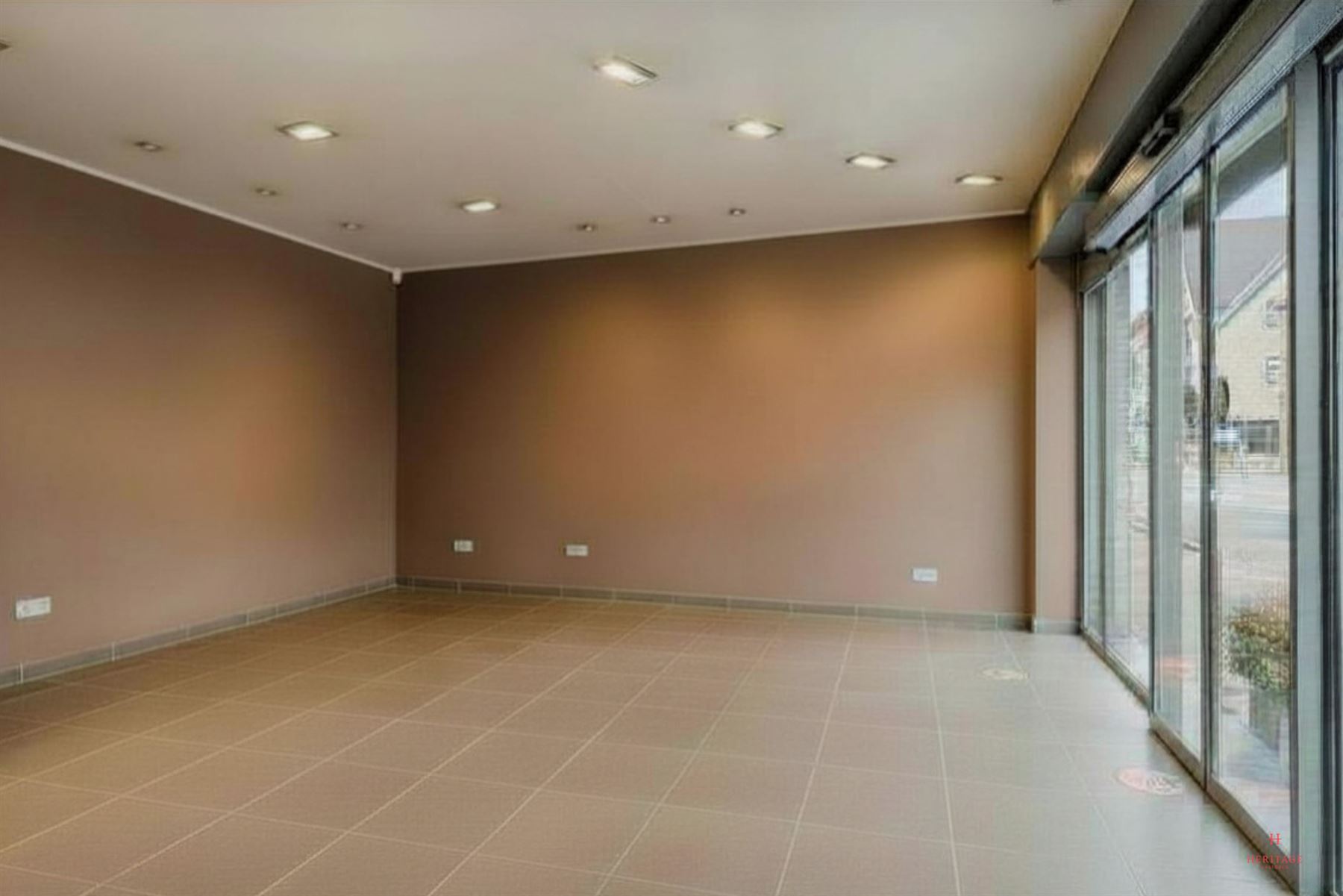 Polyvalent handelspand met woonst en garage — centrum Wakken. - foto 4