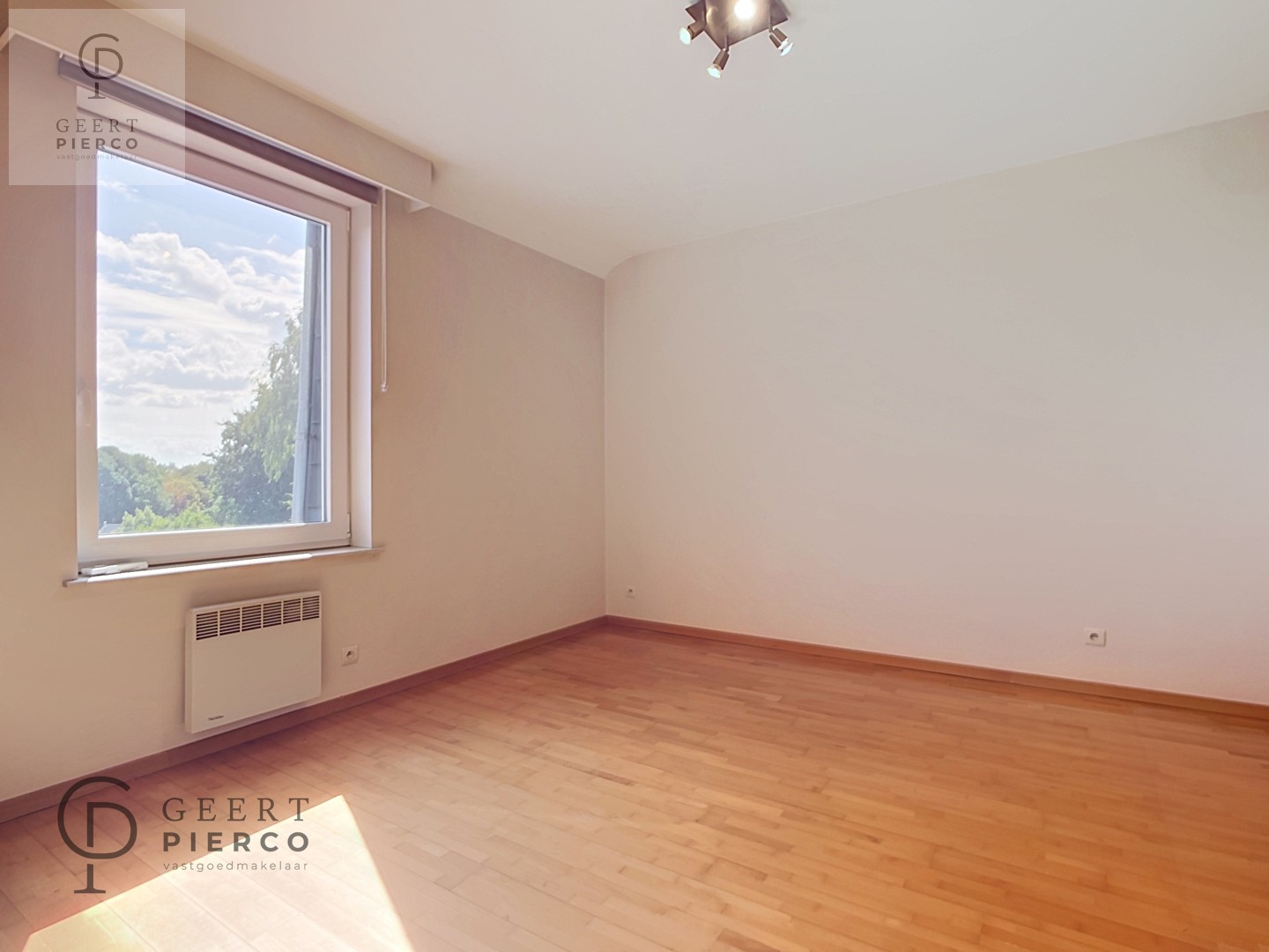 Ruim appartement in het hartje van Landen - foto 4