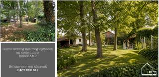 Ruime leuke te renoveren woning met grote groene tuin en interessante bijgebouw(en) <br />Vele mogelijkheden. Betonvloeren, Dak reeds vervangen. Zoals deze komen ze maar zelden voorbij.<br />Kom eens kijken en ontdek de unieke mogelijkheden...<br />